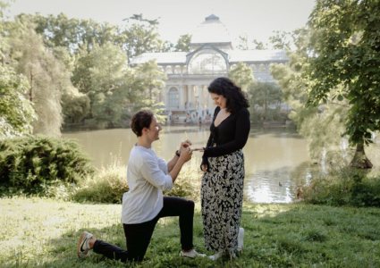 marriage proposal photography crystal palace in the retiro park of madrid